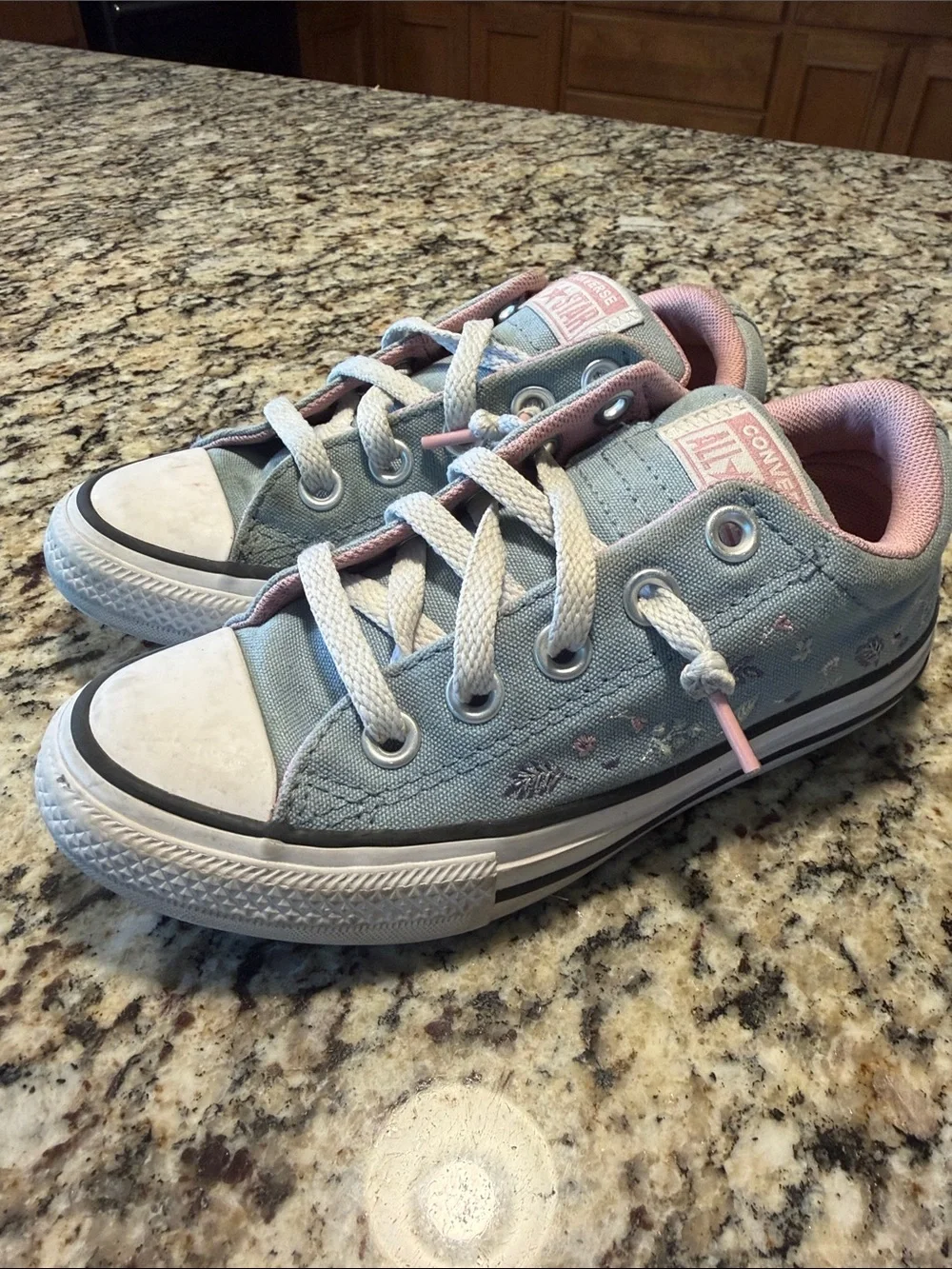 Converse Chuck Taylor All Star Girls 13 Blue Floral Embroidered Shoes A11655F
